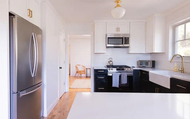 Kitchen facing into den - 260 Cherry Dr