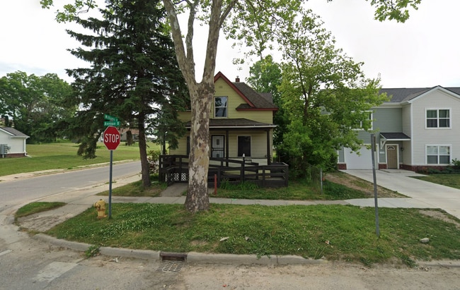 Building Photo - Spacious 4-Bedroom Home in Prime Flint Location