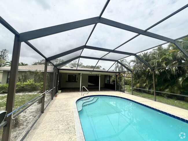Building Photo - 1240 SE Palm Beach Rd Rental