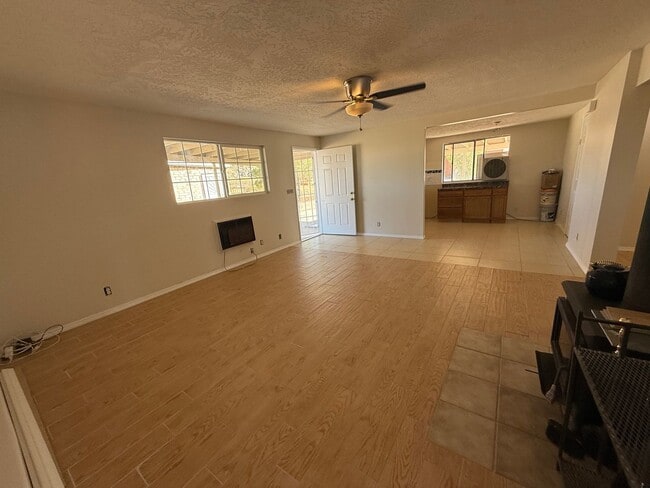 Photo - Charming 3 bedroom home in Apple Valley- H...