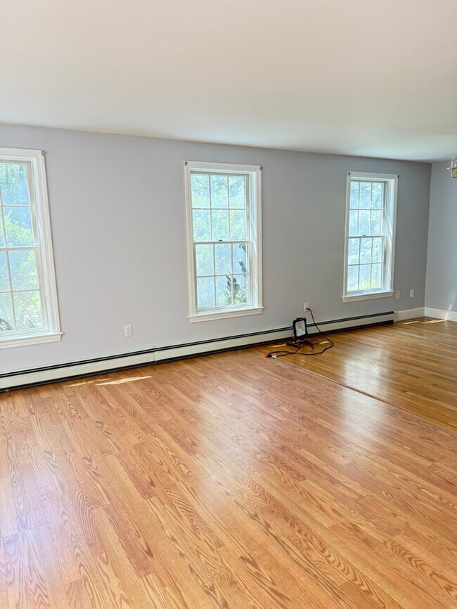 Living room, windows w/ southern exposure - 20 Partridge Ln Unit 20 Partridge Lane Boxford