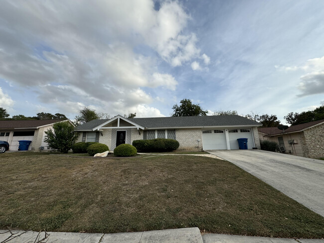 Front of home - 4814 Rollingfield Dr House