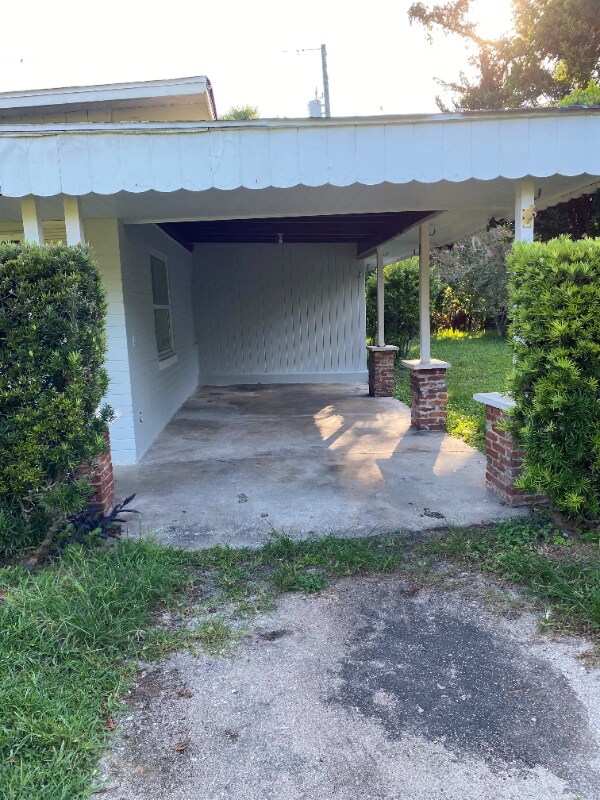 Photo - 977 Flomich St