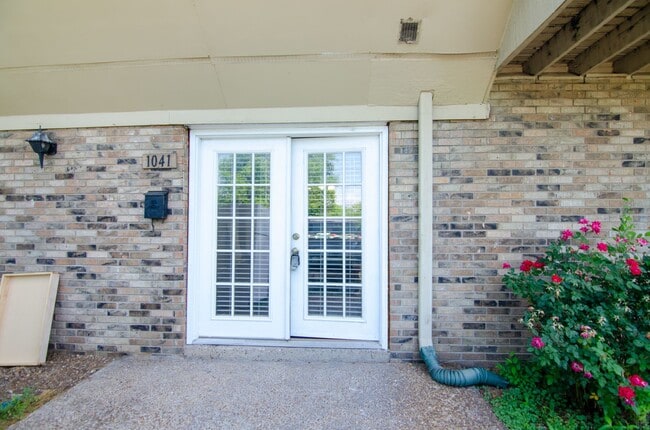 Photo - 1041 Harold Dr House