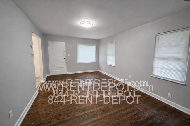 Photo - 1528 SE Riverside Dr