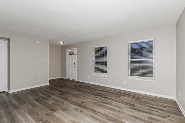 Photo - 333 Sunburst Ln