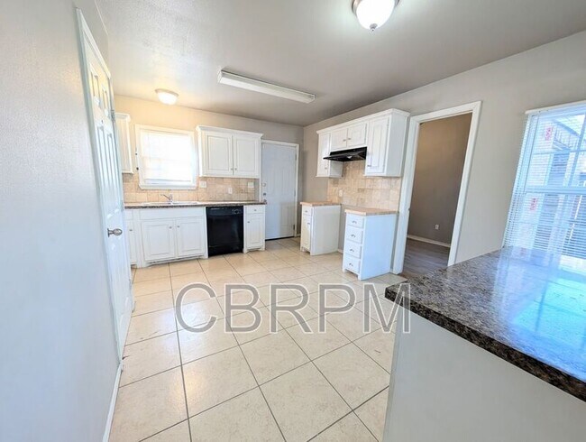 Photo - 1506 Avenue U