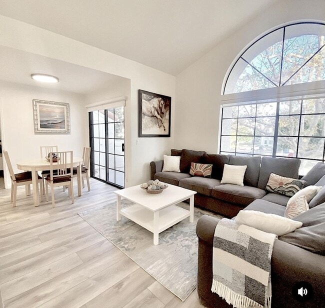Photo - 1261 Franciscan Ct