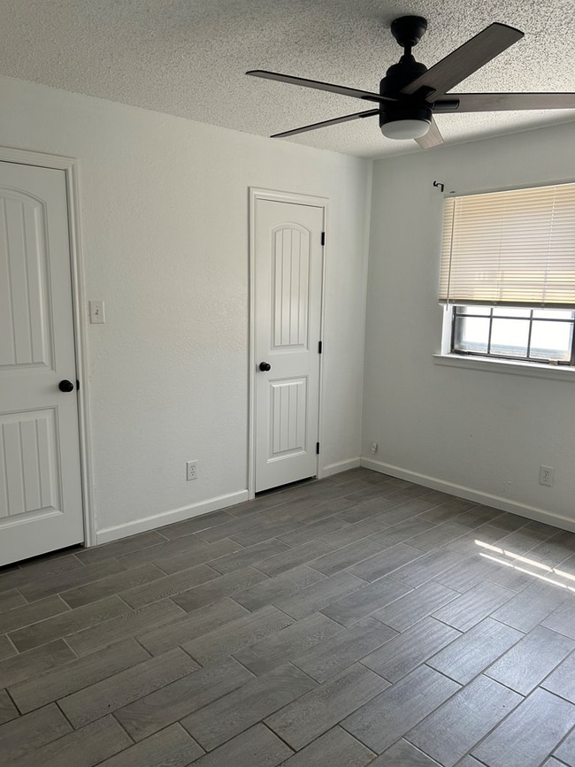 Photo - 9008 Holiday Dr