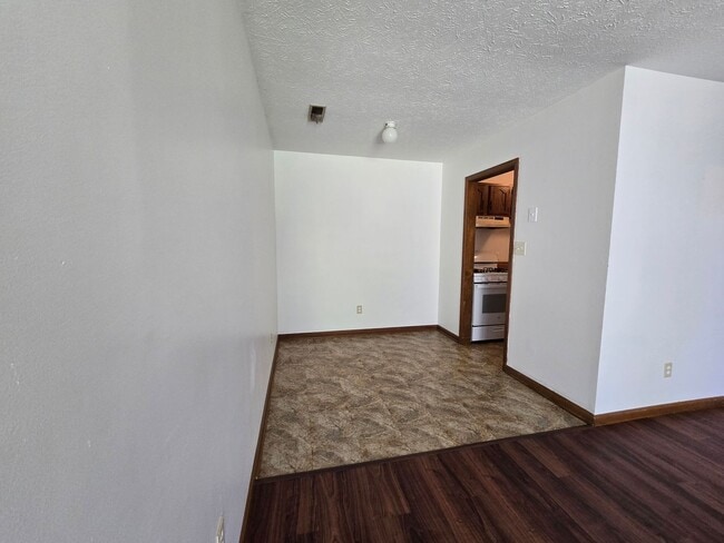 Photo - Thompson Dr Unidad C