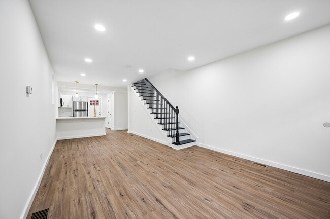 Building Photo - 1702 N Stillman St