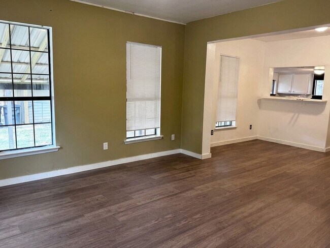 328 E High St