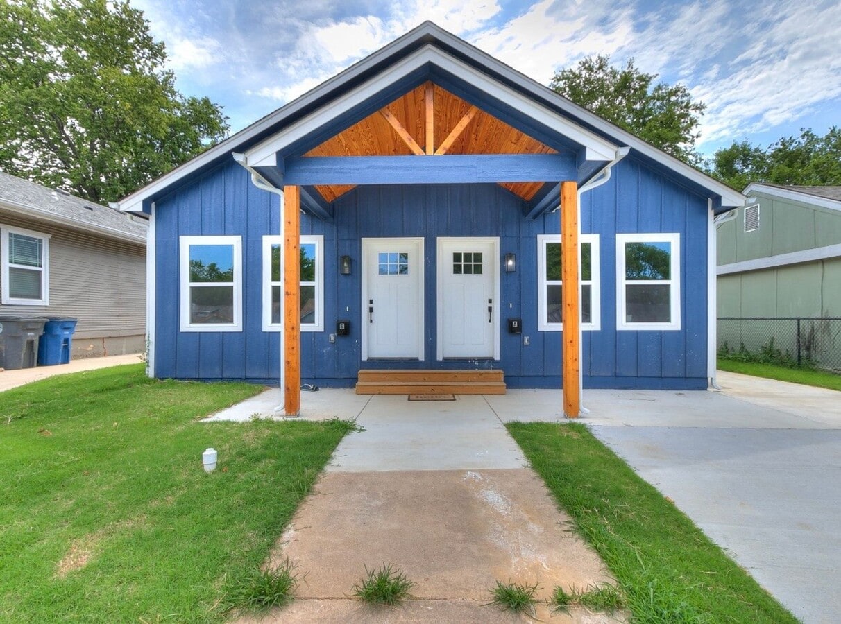 Cute as can be duplex in desirable Heights. - Cute as can be duplex in desirable Heights.