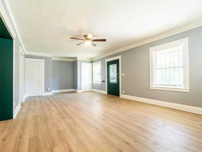 223 S Reno St