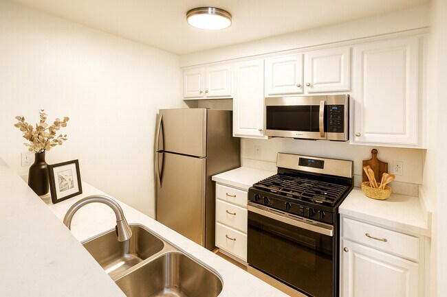 Photo - 4248 Whitsett Ave