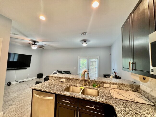 Photo - 2100 Pomegranate Ct