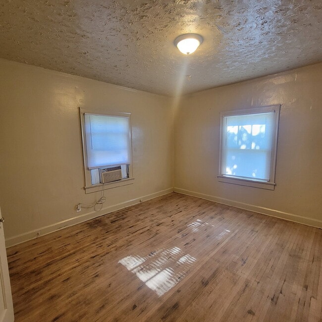 Photo - Spacious 4 bedroom