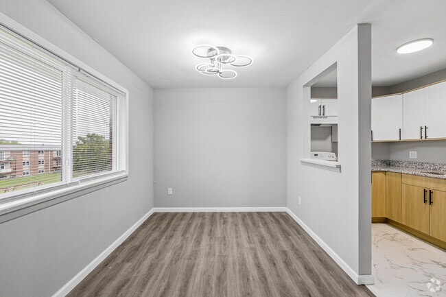 2BR, 1BA - 910SF - Dining Room