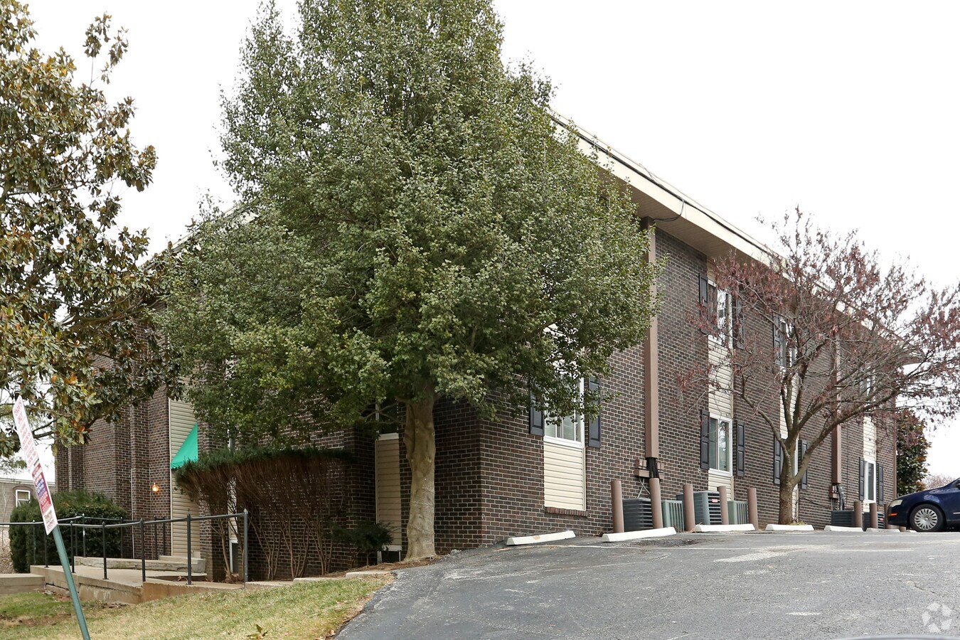 Photo - 208 Lakeshore Dr