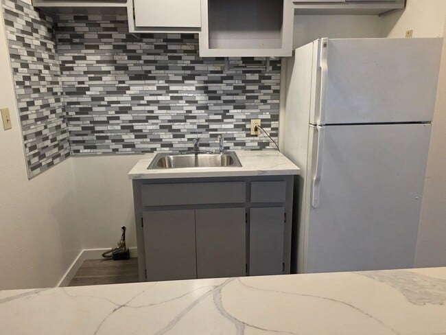 Remodeled/repainted kitchen - 614 Rancheria Dr Unit B