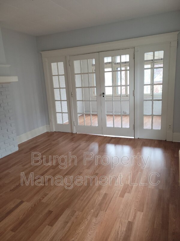 5512 Centre Ave Unit 6