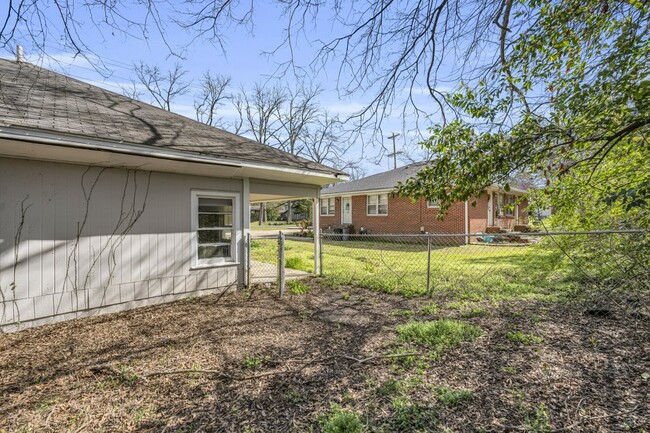 Building Photo - 305 Old West Point Rd Unit 305 Old West Point Rd #A