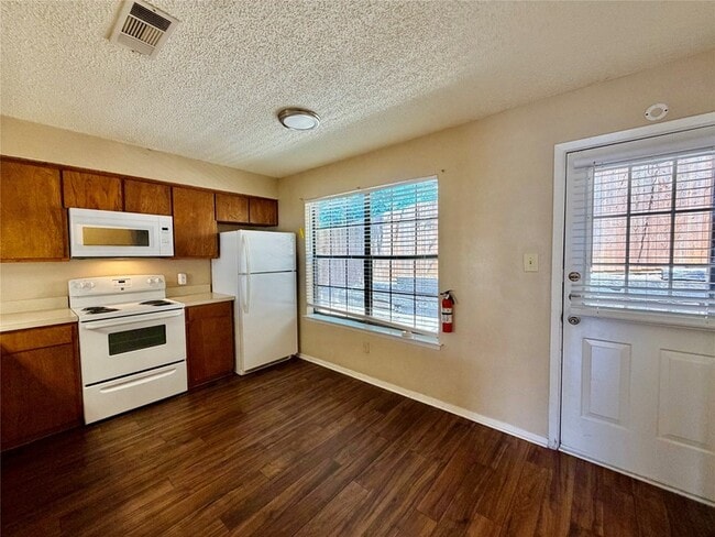 1251 Dallas Dr
