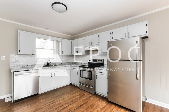 Photo - 634 S Elm St