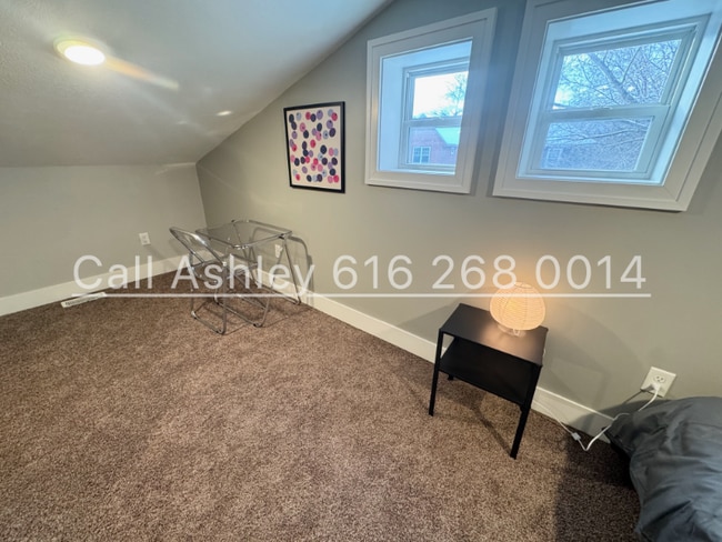 Photo - 1032 Logan St SE