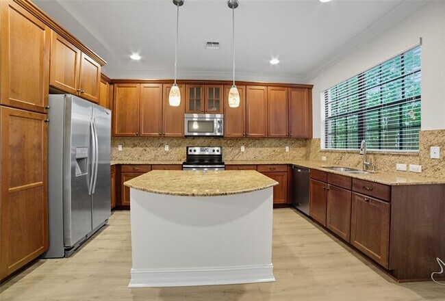 Building Photo - 13011 Riverwalk Cir N Rental