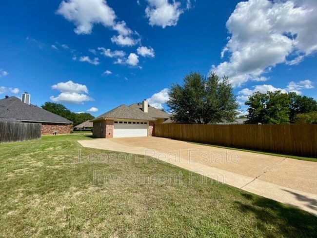 Photo - 2015 Regent Cir