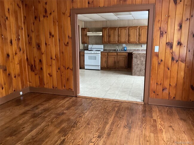 Photo - 76 Lawrence Ave