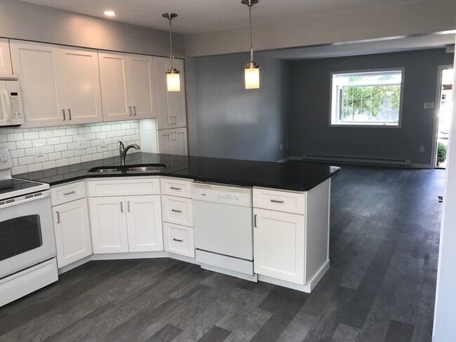 Photo - Beautifully Renovated Townhouse Near Penn State