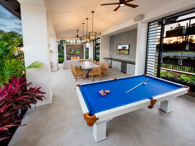 Outdoor Dining and Pool