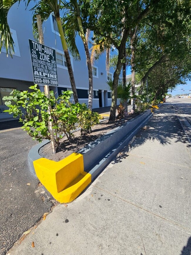 Photo - 626 - Kina Hialeah