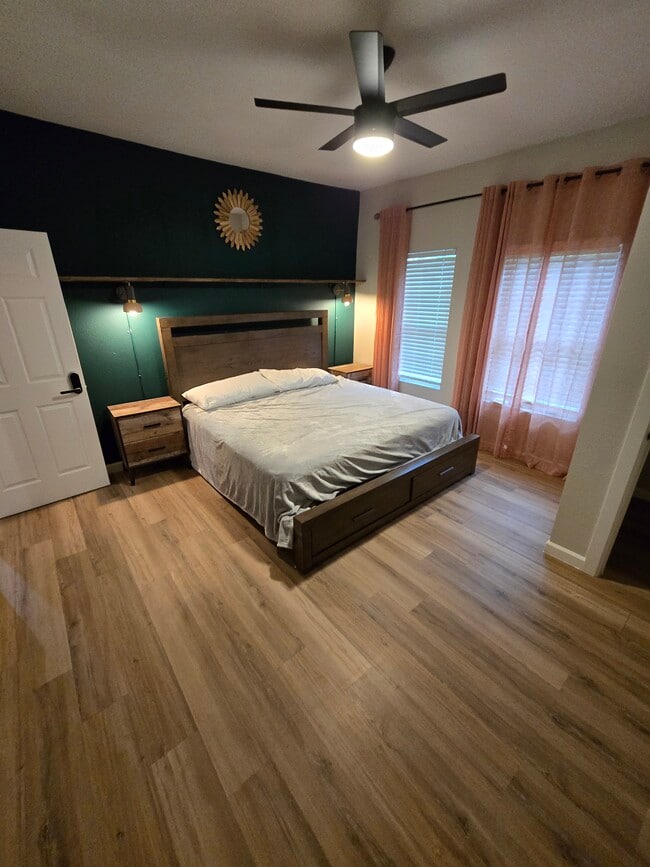 Photo - 1217 E Lamar St