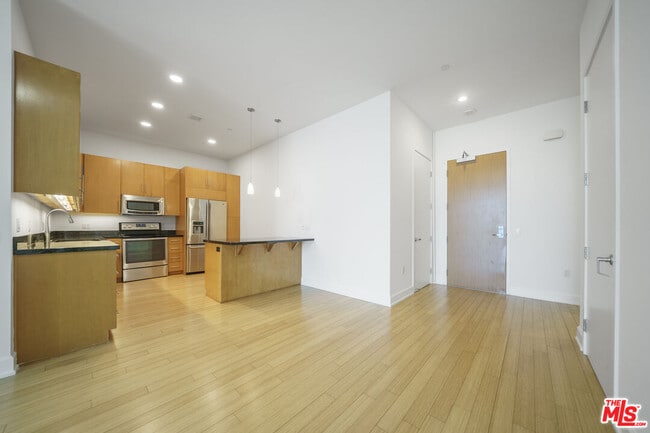 Photo - 3223 W 6th St Unit 605