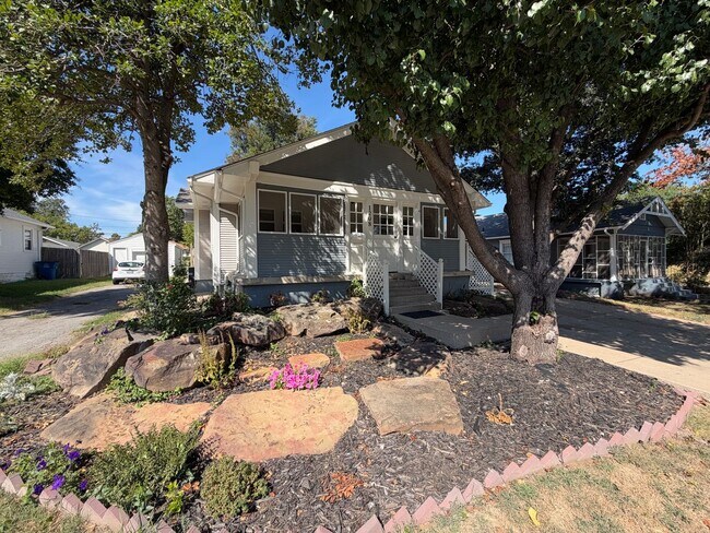 1208 S Florence Pl
