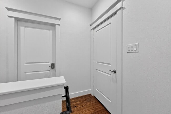 Building Photo - 205 Riley Ln