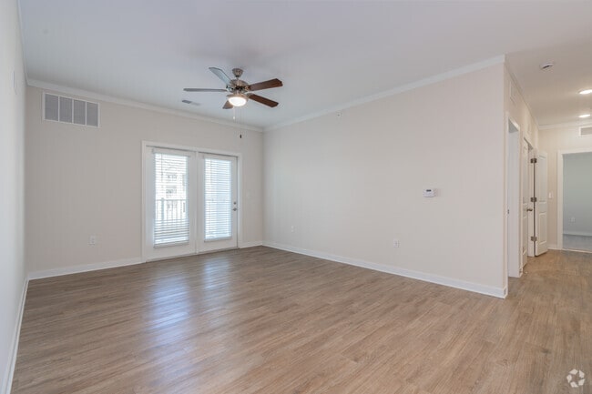 3BR, 2BA - 1,253SF - Livingroom