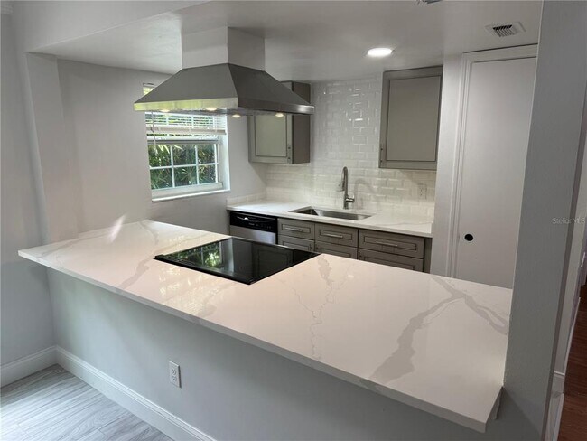 Photo - 726 Edgewater Dr Unit 2