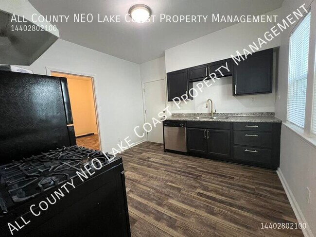 Photo - 2084 Dowd Ave Unidad Down