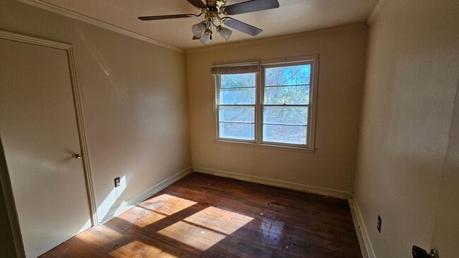 Photo - 298 Lindale Ave