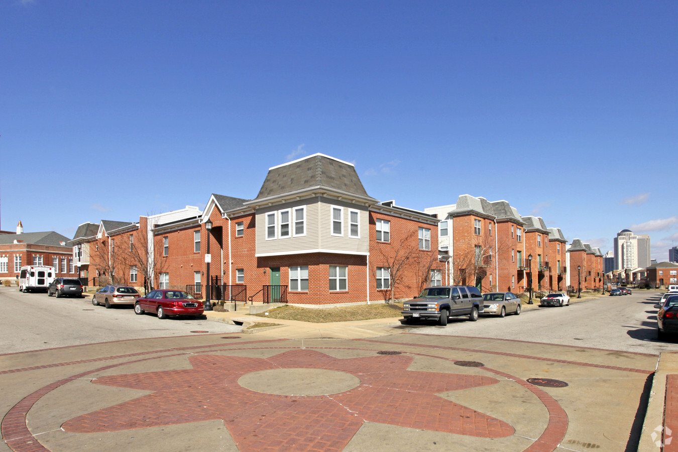 Kings Louis Square Apartments - Kings Louis Square Apartments