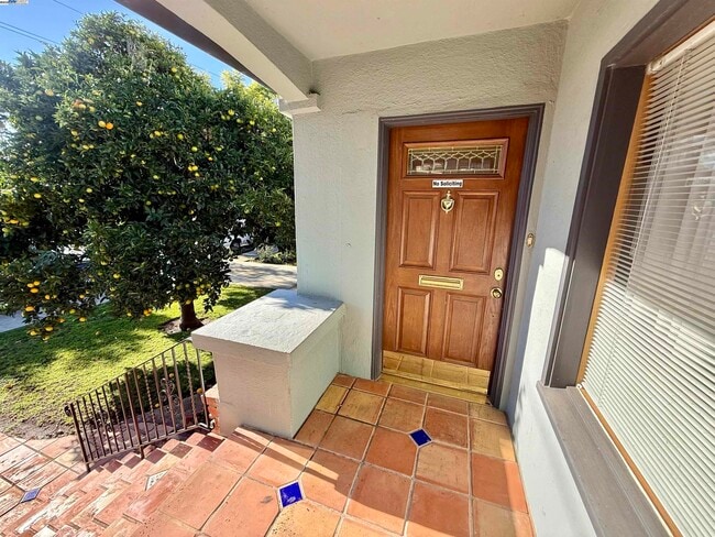 Photo - 252 Stoakes Ave