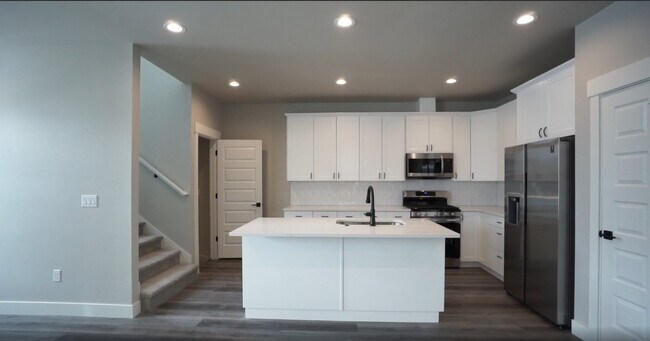 Kitchen - 710 Crossbill Dr