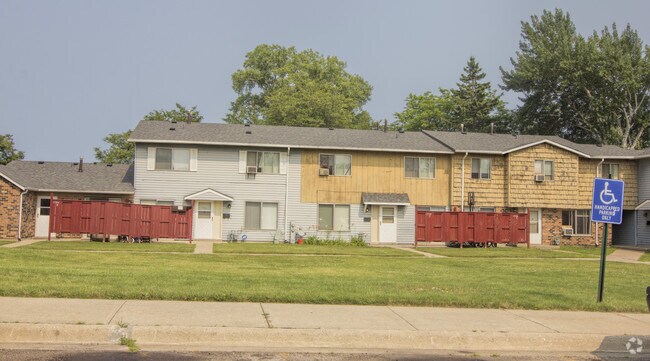 Manchester Knolls Cooperative Apartments For Rent in North
