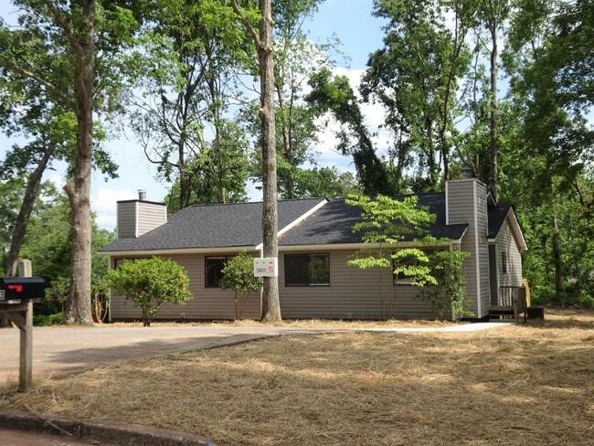 Building Photo - 13-15 Oak Mt Dr Unit 13 Oakmount Drive