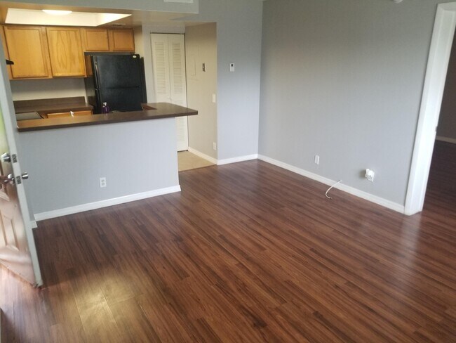 Photo - 718 Executive Center Dr Unit 19