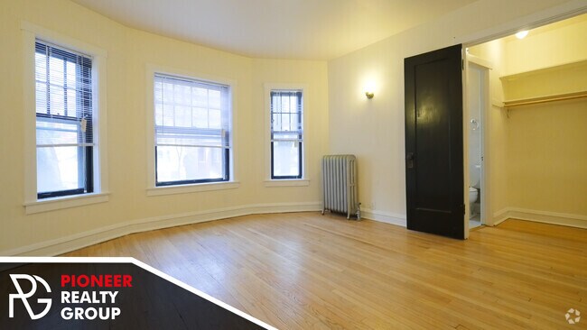 Building Photo - 2122 W Ainslie St Rental